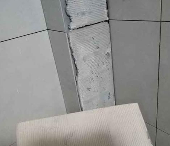 吉安市瓷砖空鼓维修公司分享下厨房瓷砖脱落的补救措施。